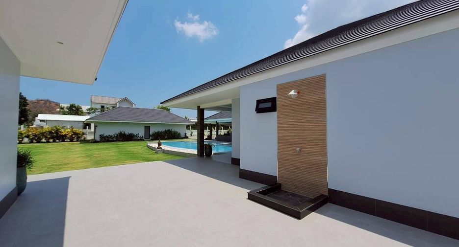 For sale 6 bedrooms villa in Hua Hin, Prachuap Khiri Khan