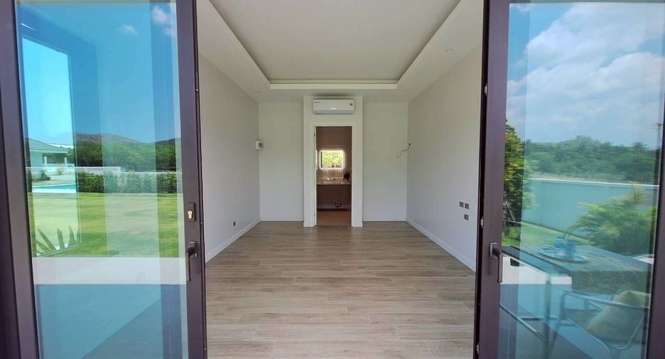 For sale 6 bedrooms villa in Hua Hin, Prachuap Khiri Khan