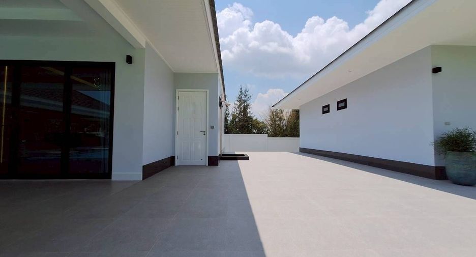 For sale 6 bedrooms villa in Hua Hin, Prachuap Khiri Khan