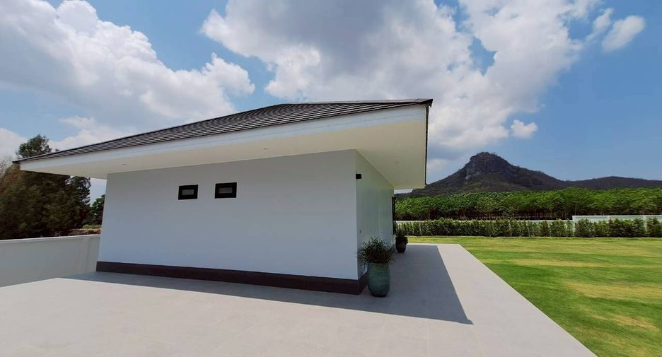 For sale 6 bedrooms villa in Hua Hin, Prachuap Khiri Khan