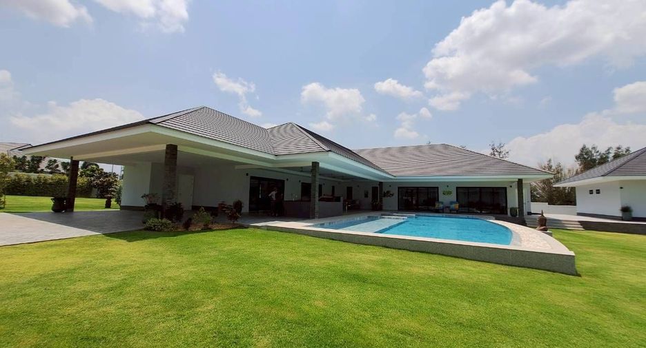 For sale 6 bedrooms villa in Hua Hin, Prachuap Khiri Khan