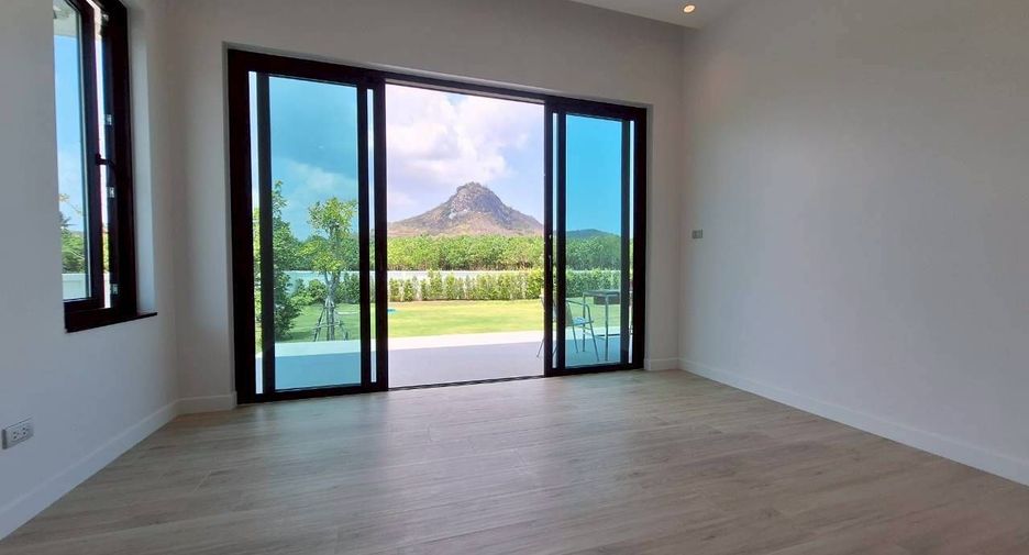 For sale 6 bedrooms villa in Hua Hin, Prachuap Khiri Khan