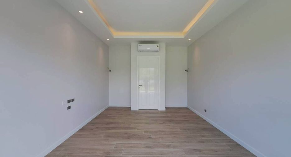 For sale 6 bedrooms villa in Hua Hin, Prachuap Khiri Khan