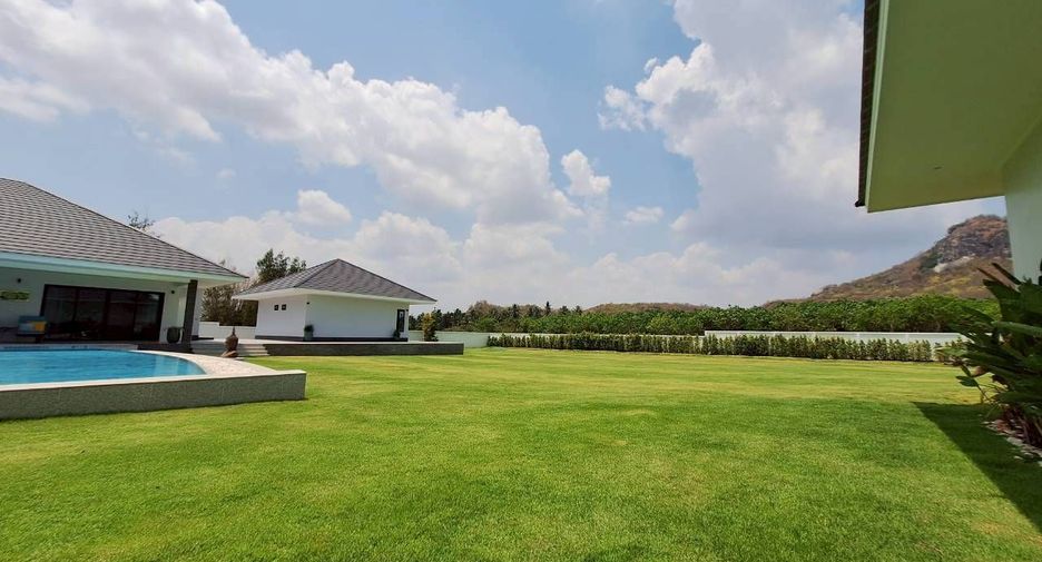 For sale 6 bedrooms villa in Hua Hin, Prachuap Khiri Khan
