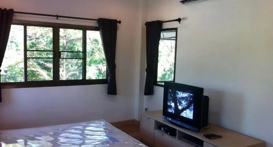 For rent 4 bedrooms house in Saraphi, Chiang Mai