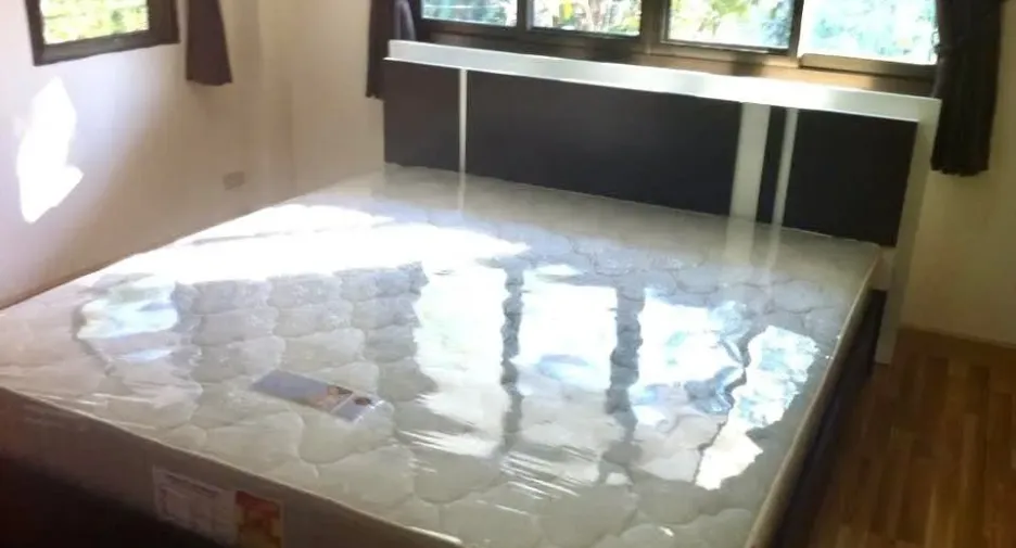 For rent 4 bedrooms house in Saraphi, Chiang Mai
