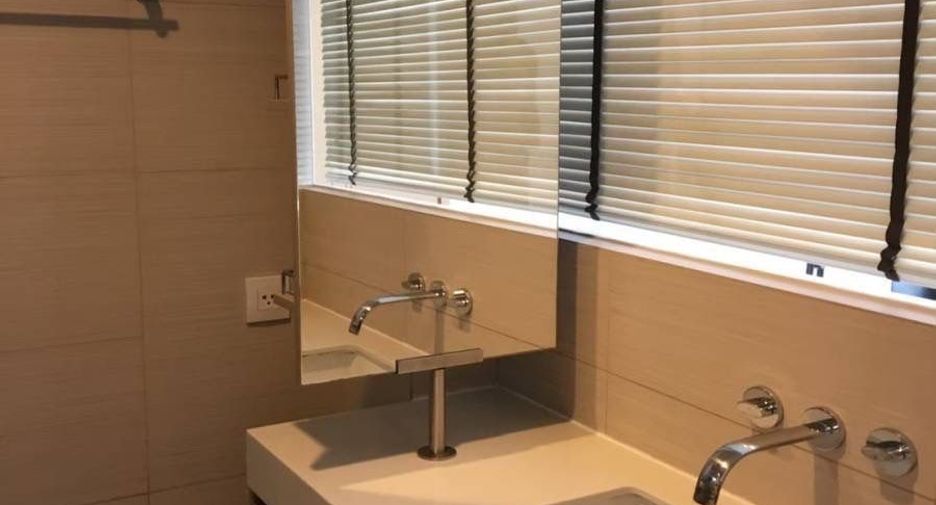 For sale 1 bed condo in Khlong Toei, Bangkok