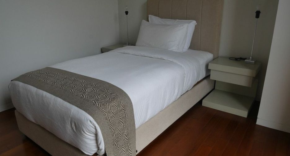For rent 2 bedrooms condo in Pathum Wan, Bangkok
