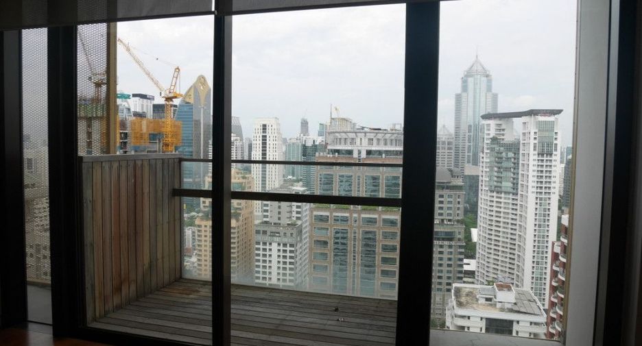 For rent 2 bedrooms condo in Pathum Wan, Bangkok
