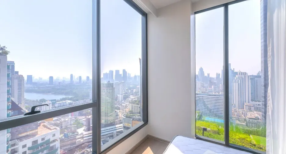 For rent 3 bedrooms condo in Khlong Toei, Bangkok