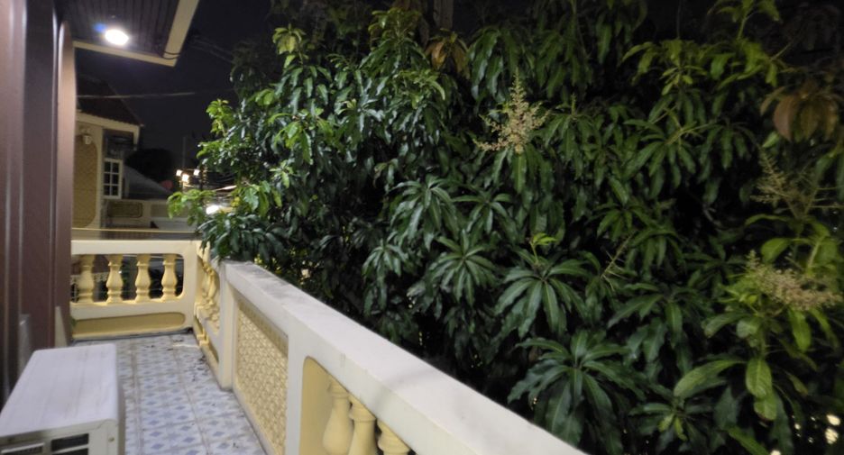For sale 3 bedrooms townhouse in Bangkok Yai, Bangkok