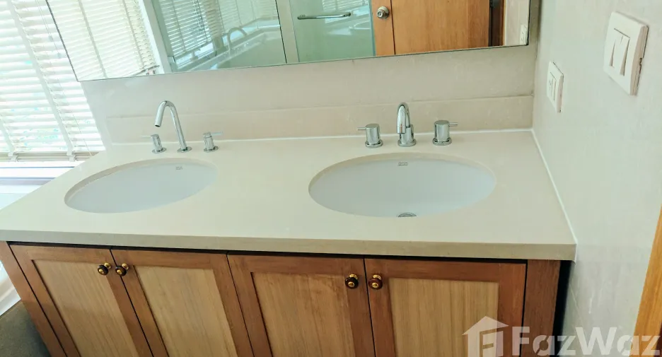 Condo en alquiler de 2 habitaciones en Khlong Toei, Bangkok