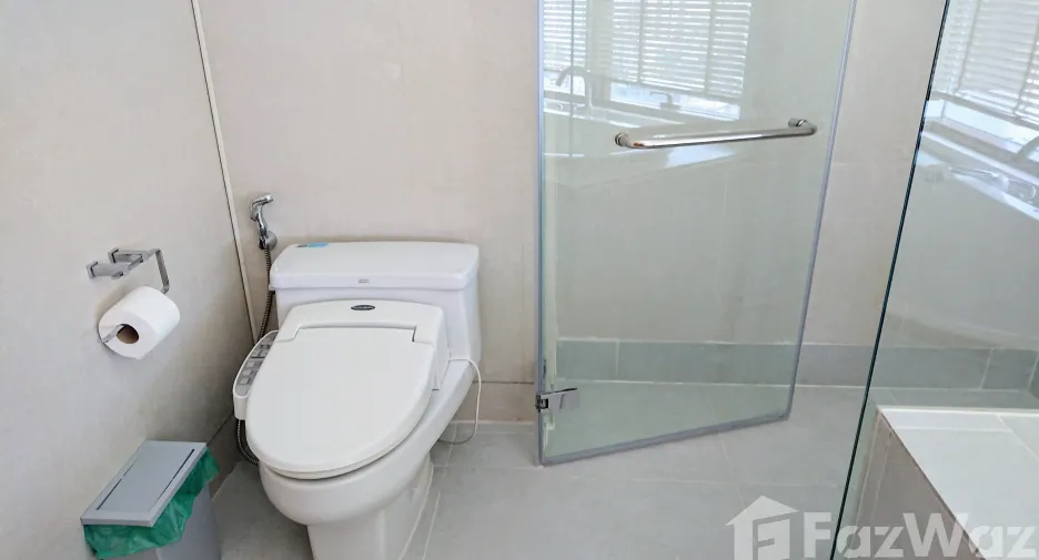 Condo en alquiler de 2 habitaciones en Khlong Toei, Bangkok