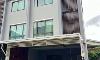 For rent 4 bedrooms house in Wang Thonglang, Bangkok