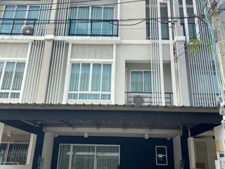 For rent 3 bedrooms townhouse in Suan Luang, Bangkok