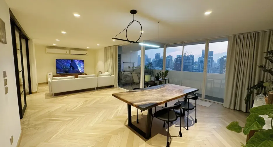 For rent 2 bedrooms condo in Watthana, Bangkok