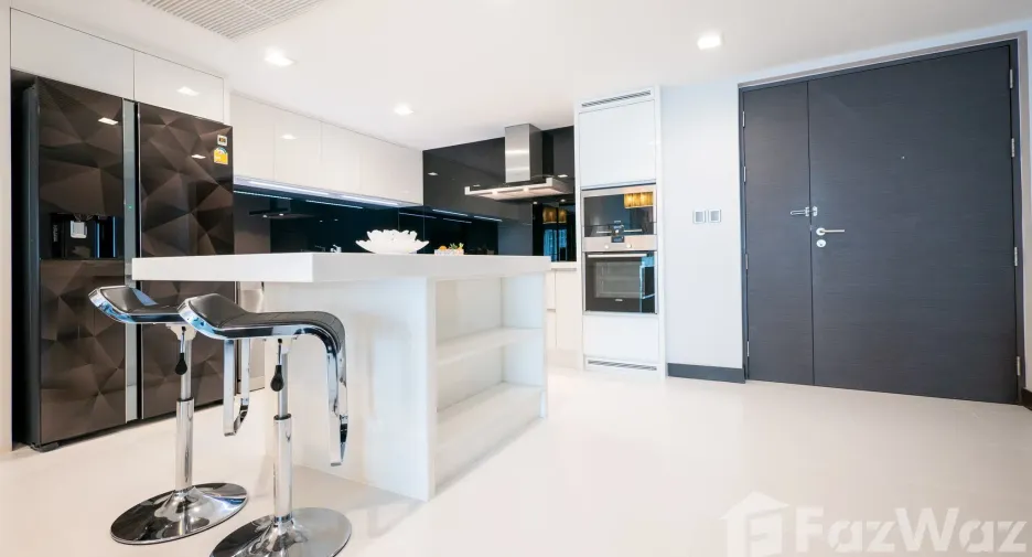 For rent 3 bedrooms condo in Watthana, Bangkok