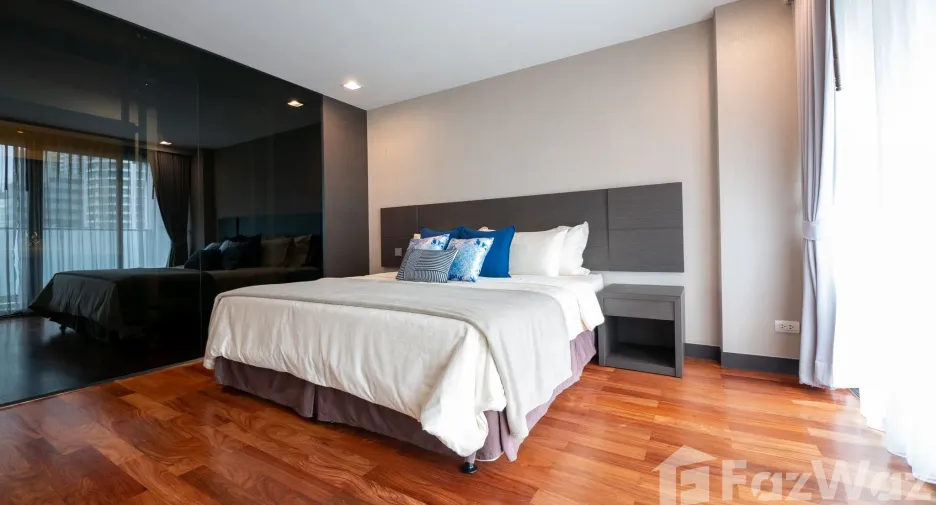 For rent 3 bedrooms condo in Watthana, Bangkok