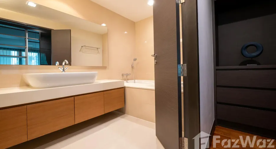 For rent 3 bedrooms condo in Watthana, Bangkok