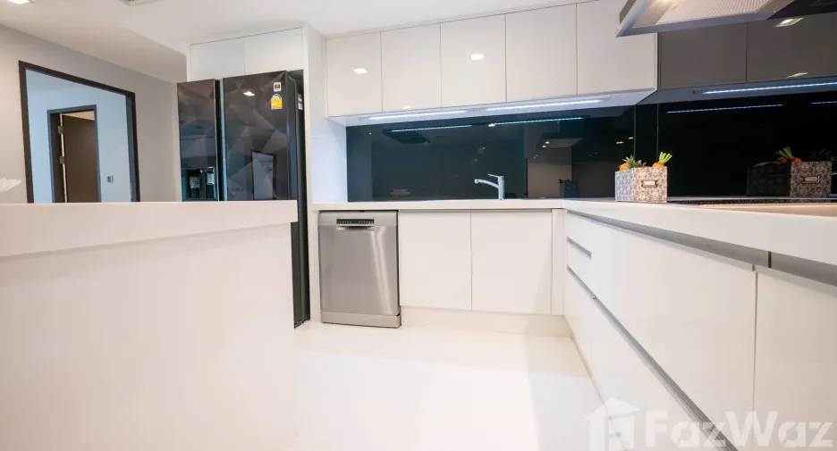For rent 3 bedrooms condo in Watthana, Bangkok