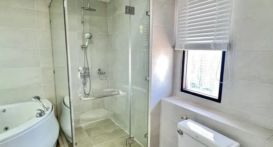 Condo en alquiler de 4 habitaciones en Watthana, Bangkok