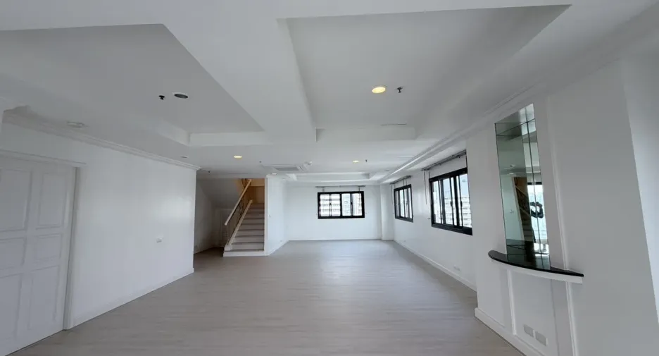 Condo en alquiler de 4 habitaciones en Watthana, Bangkok
