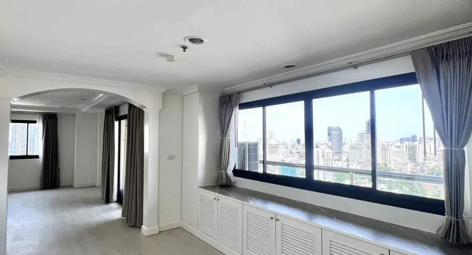 Condo en alquiler de 4 habitaciones en Watthana, Bangkok