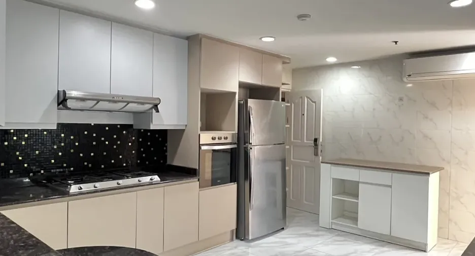 Condo en alquiler de 4 habitaciones en Watthana, Bangkok