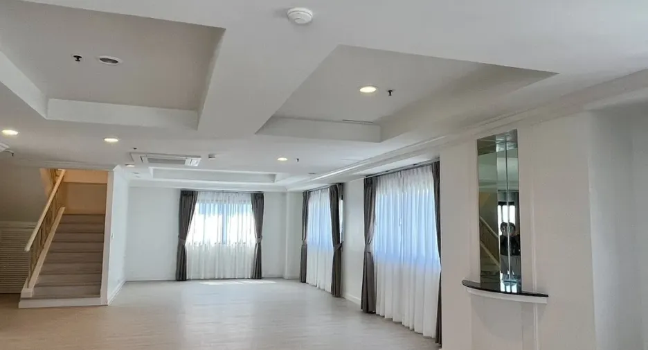Condo en alquiler de 4 habitaciones en Watthana, Bangkok