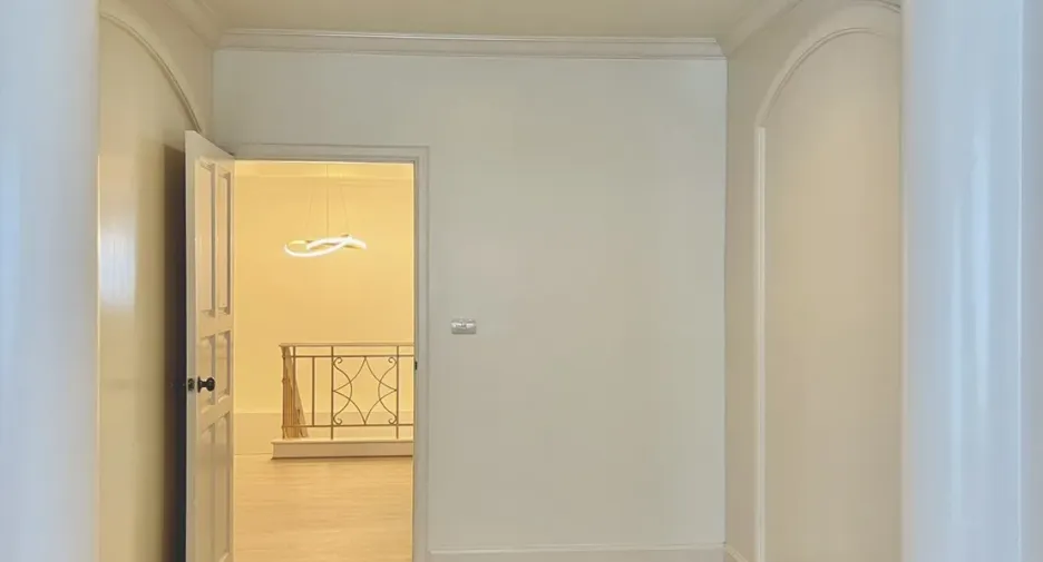 Condo en alquiler de 4 habitaciones en Watthana, Bangkok