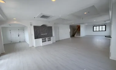 For rent 4 bedrooms condo in Watthana, Bangkok