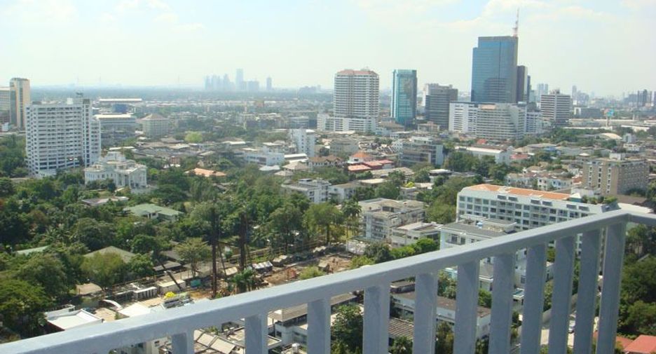 For sale 3 bedrooms condo in Khlong Toei, Bangkok
