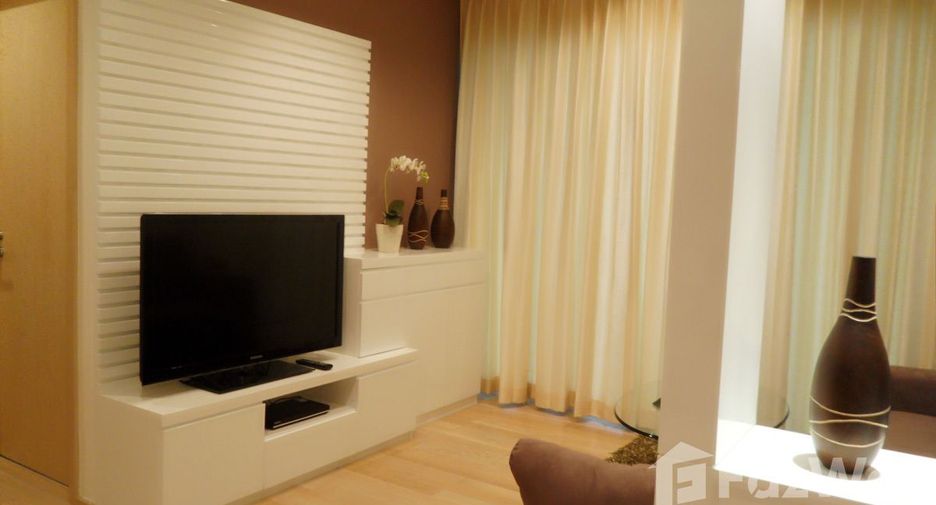 For sale 3 bedrooms condo in Khlong Toei, Bangkok