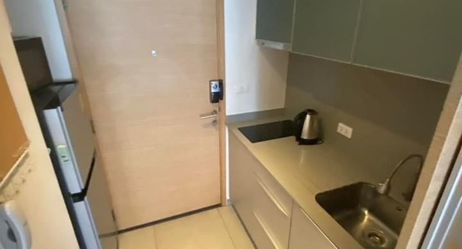 For rent studio condo in Khlong Toei, Bangkok