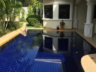 Villa en venta y en alquiler de 3 habitaciones en Bang Lamung, Chonburi