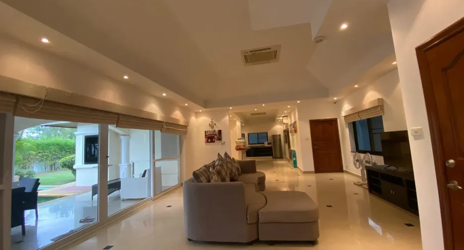 For sale そして for rent 3 ベッドルーム villa in Bang Lamung, Chonburi
