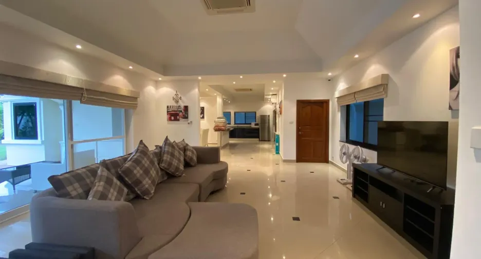 For sale そして for rent 3 ベッドルーム villa in Bang Lamung, Chonburi
