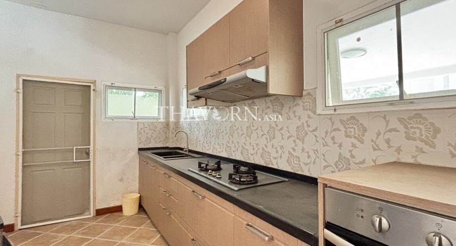 For sale 3 ベッドルーム house in Sattahip, Chonburi