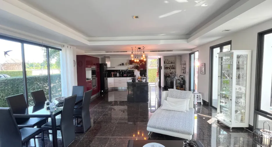 For sale 3 bedrooms villa in Nuea Khlong, Krabi