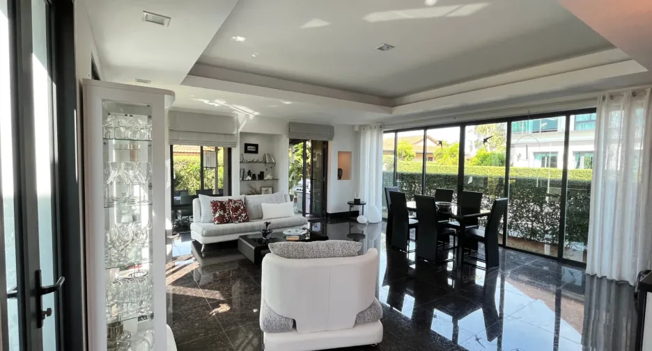 For sale 3 bedrooms villa in Nuea Khlong, Krabi