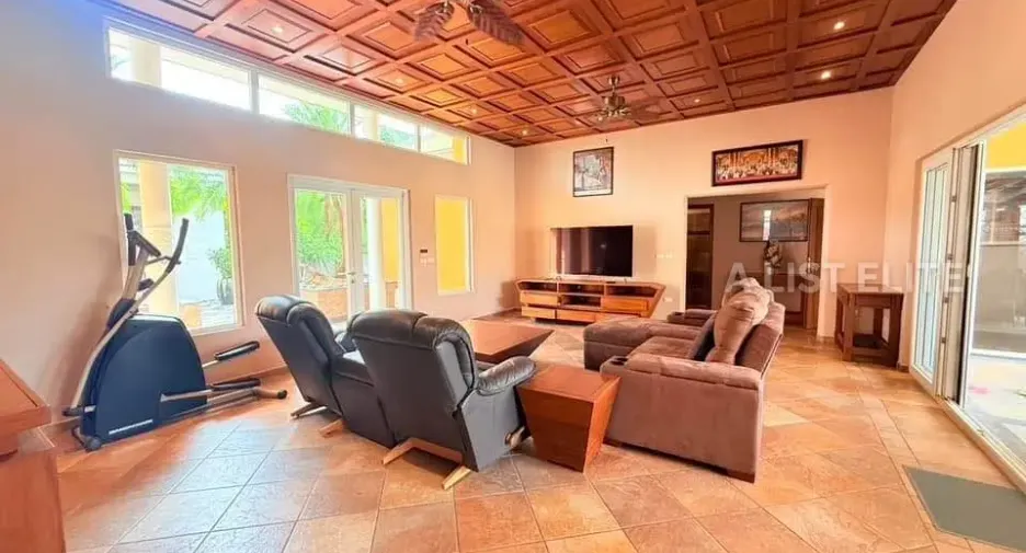 For rent 4 bedrooms house in Bang Lamung, Chonburi