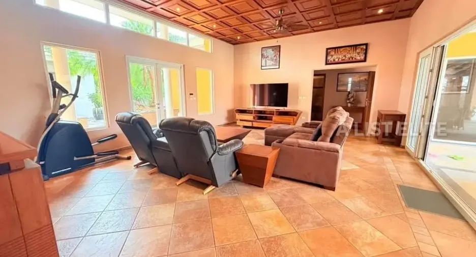 For rent 4 bedrooms house in Bang Lamung, Chonburi