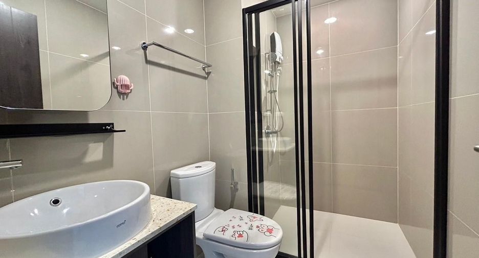 Condo en alquiler de 2 habitaciones en Huai Khwang, Bangkok