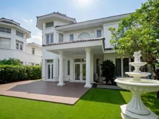 For rent 4 bedrooms house in Bang Kapi, Bangkok