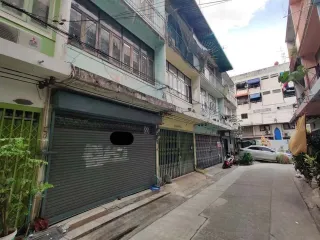 Casa adosada en venta de 4 habitaciones en Bang Sue, Bangkok