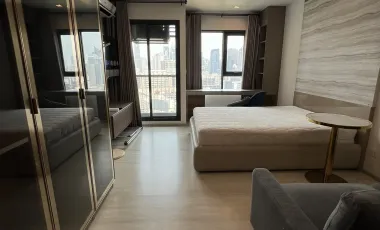 For rent studio condo in Pathum Wan, Bangkok