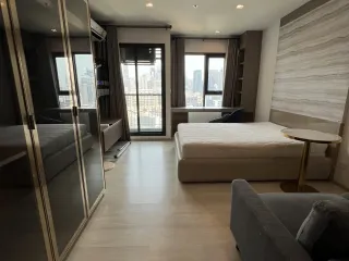 For rent studio condo in Pathum Wan, Bangkok