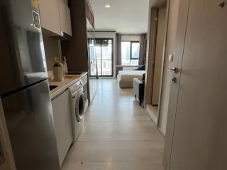 For rent studio condo in Pathum Wan, Bangkok