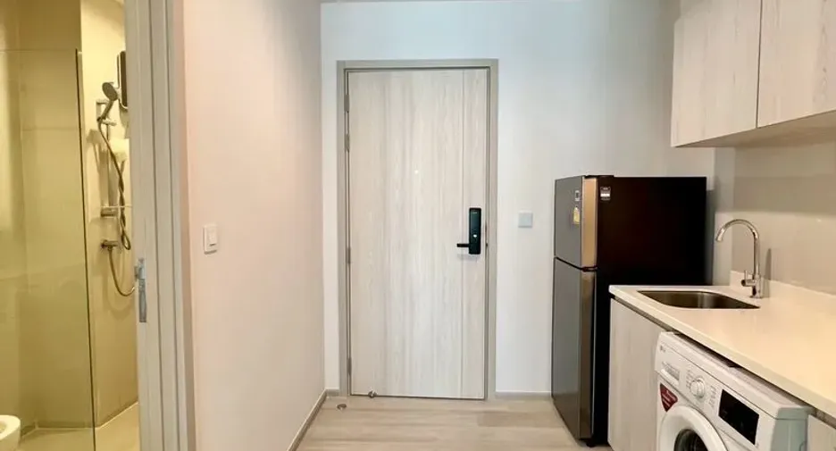 For rent studio condo in Pathum Wan, Bangkok