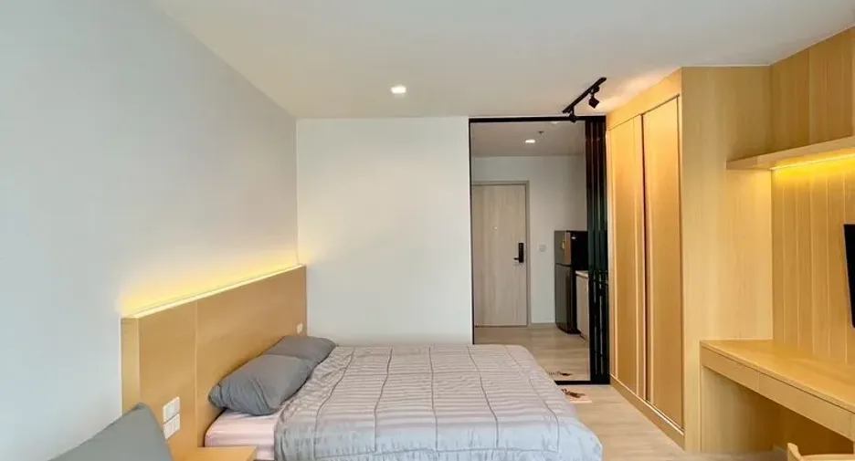 For rent studio condo in Pathum Wan, Bangkok